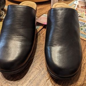 SERRA. black size 10, BRAND NEW WITH TAG. SHOES WOMEN